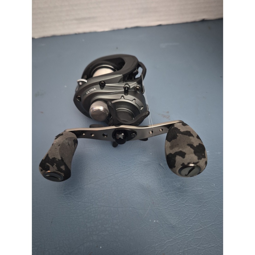 Black Max Ultra Baitcast Reel Fishing Reel Camo Handles